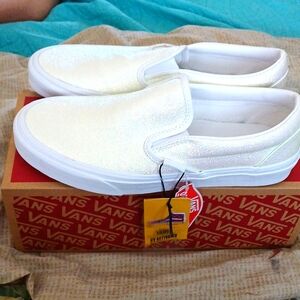 VANS off the wall Brand new UVactivated slip ons.